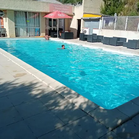 5 Personnes A Avec 2 Piscines Materiel Enfant ,bebe Clim Apartament